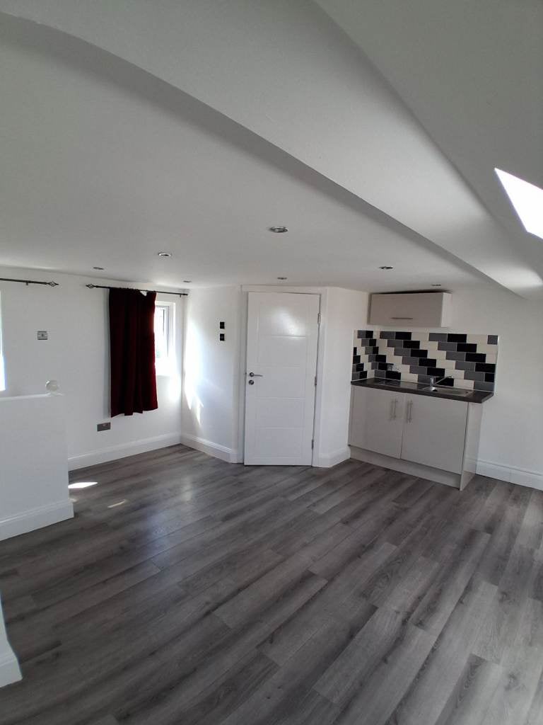 Flat Ancona Road in Greater London