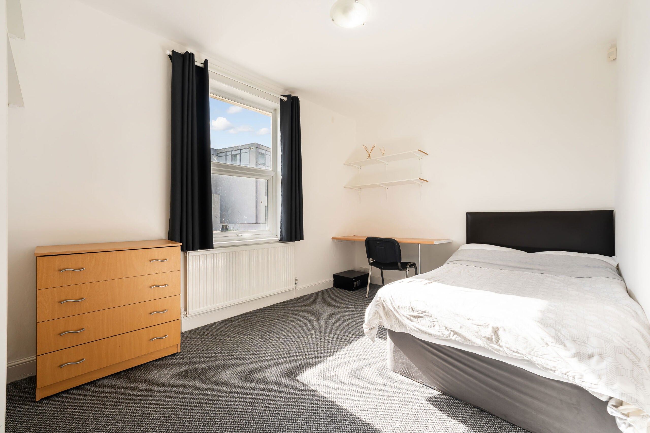 Room Harrow Road in Birmingham