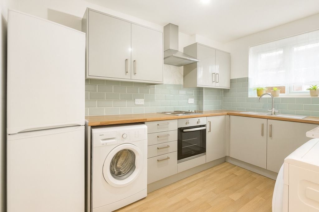 Flat Palmerston Road in Greater London