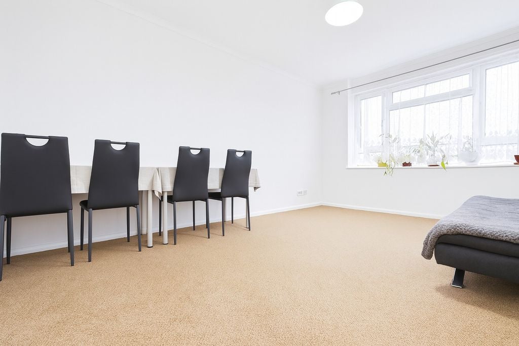 Flat Palmerston Road in Greater London