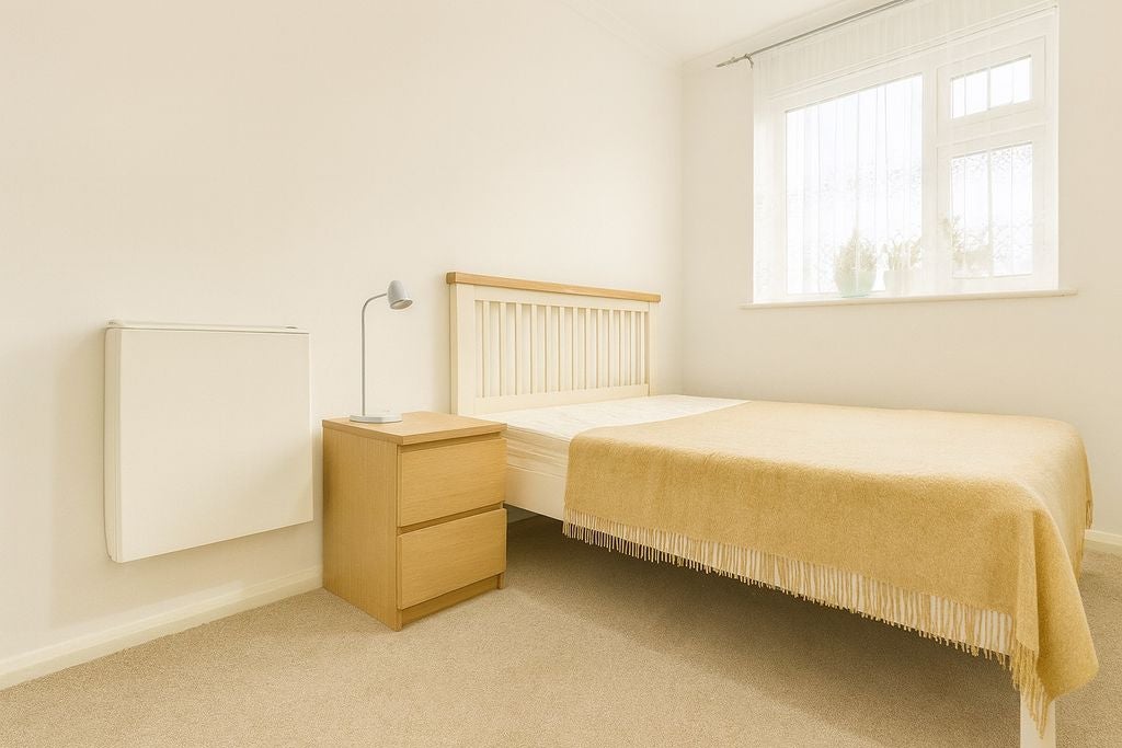 Flat Palmerston Road in Greater London