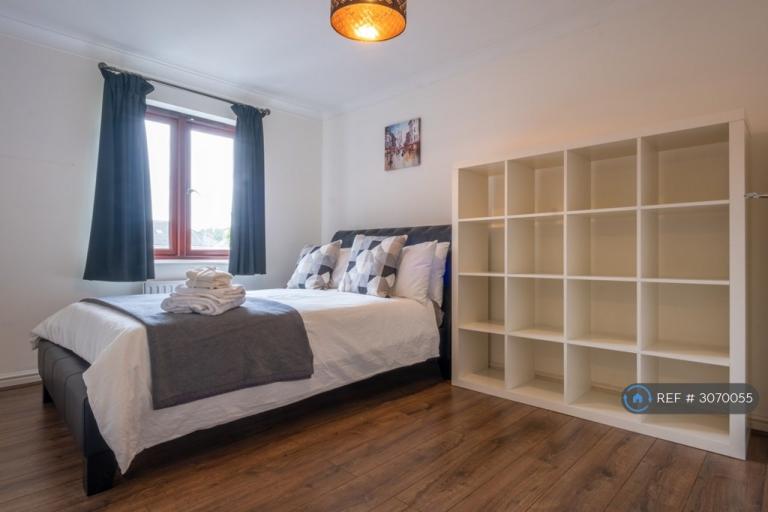 Flat Worsley Grove in Greater London