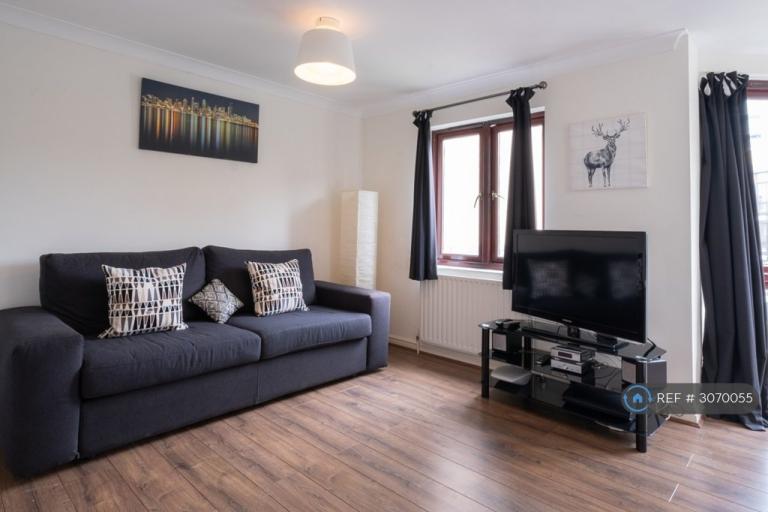 Flat Worsley Grove in Greater London