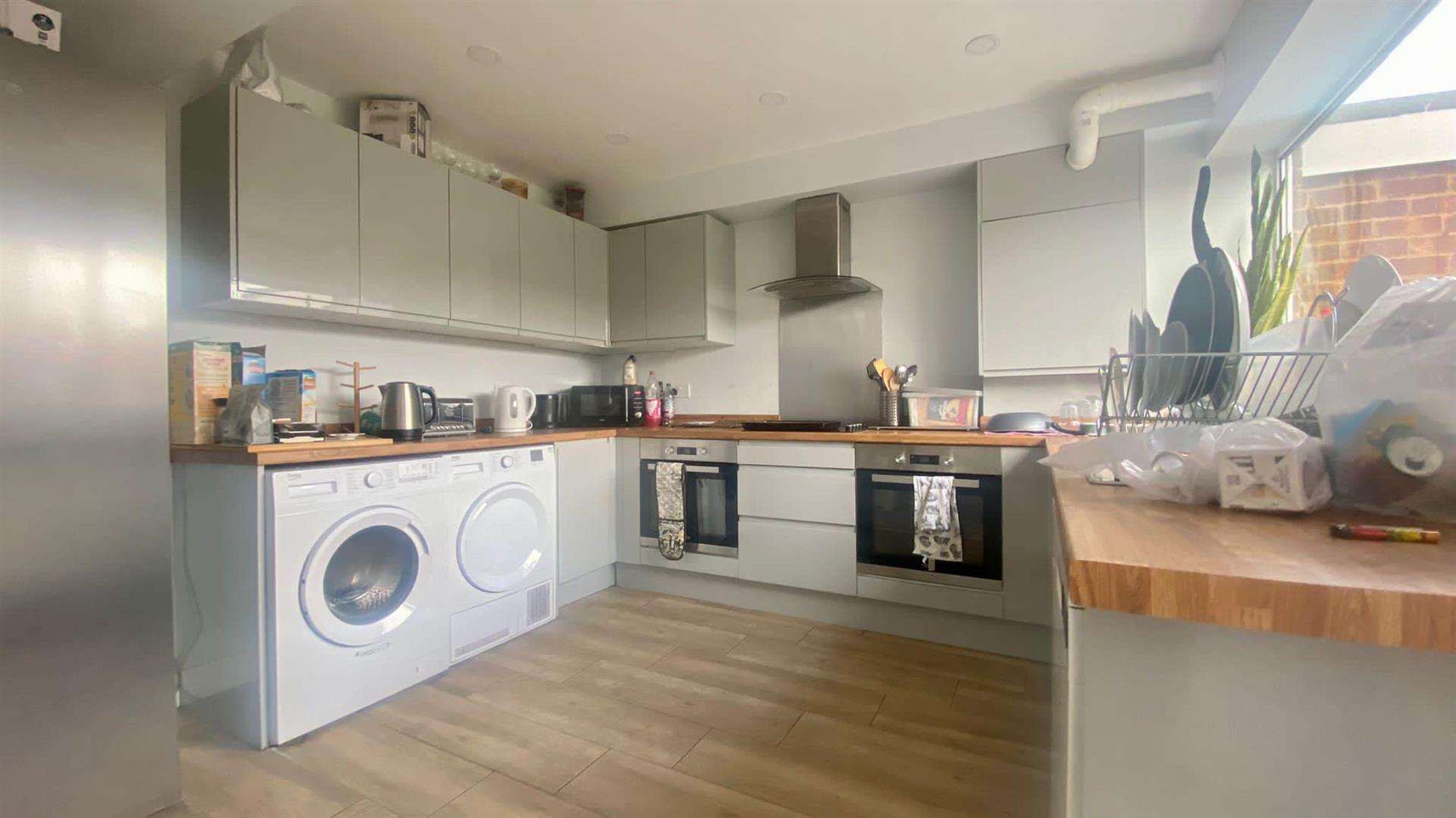 Room Hexby Close in Coventry