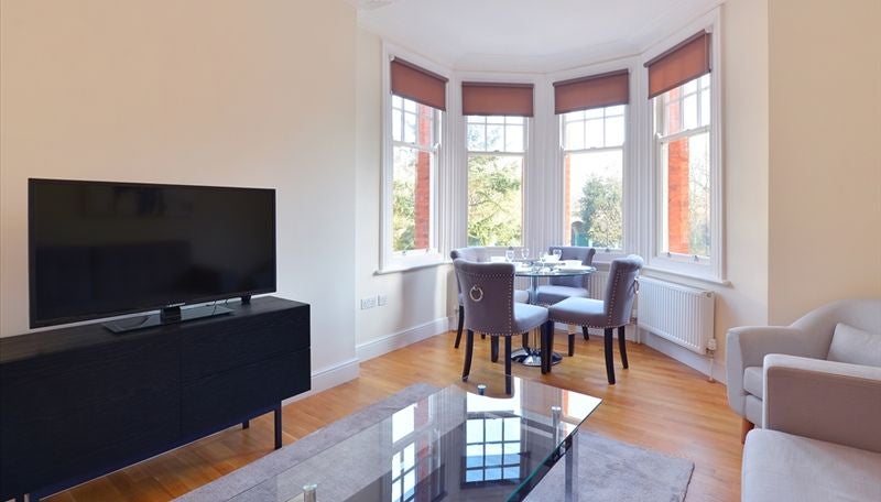 Flat Hammersmith Broadway in Greater London