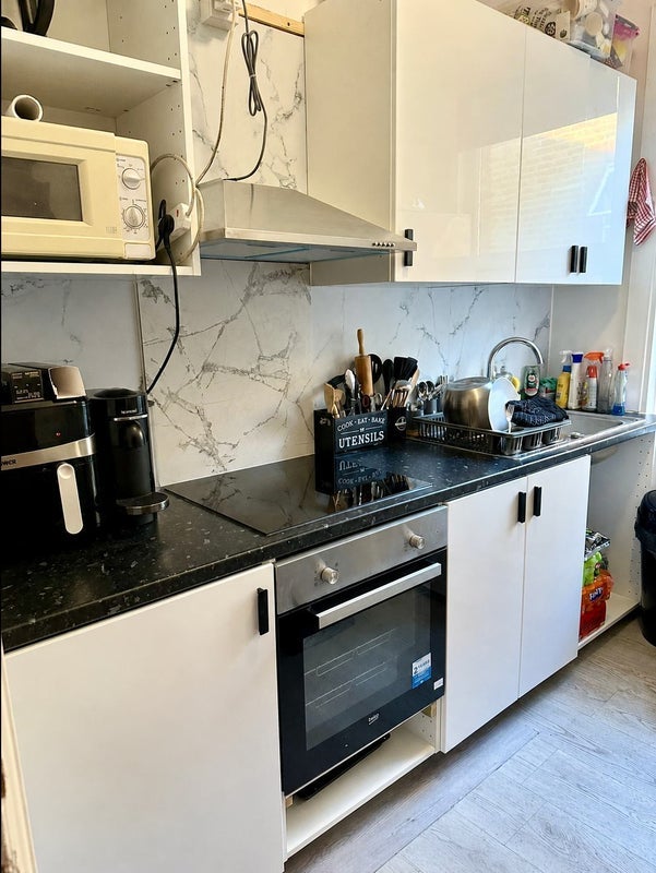 Room Sylvan Avenue in Greater London