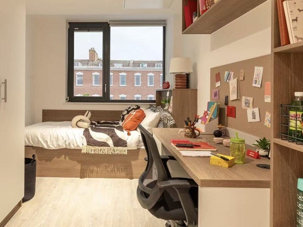 Flat Bridewell Street in Bristol