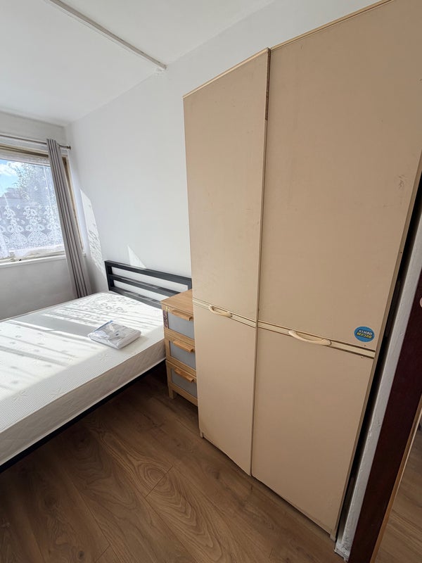 Room Tredegar Road in Greater London