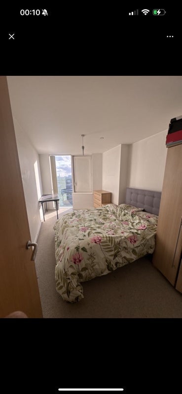 Room High Street in Greater London