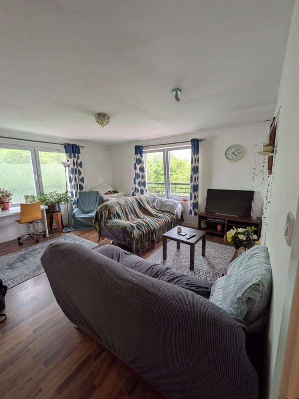 Room Comelypark Street in Glasgow