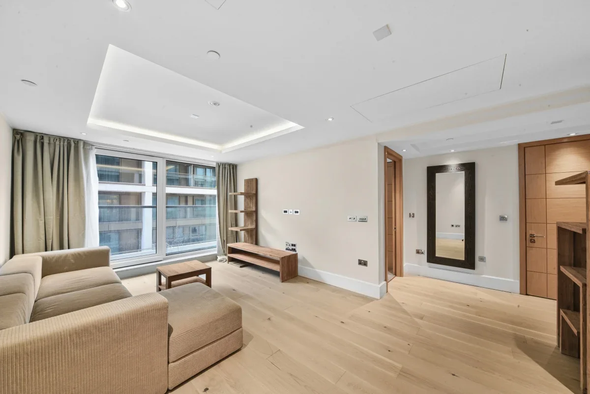 Flat Radnor Terrace in Greater London