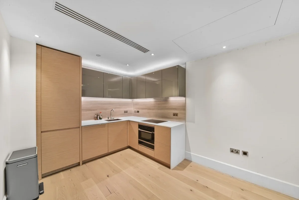 Flat Radnor Terrace in Greater London
