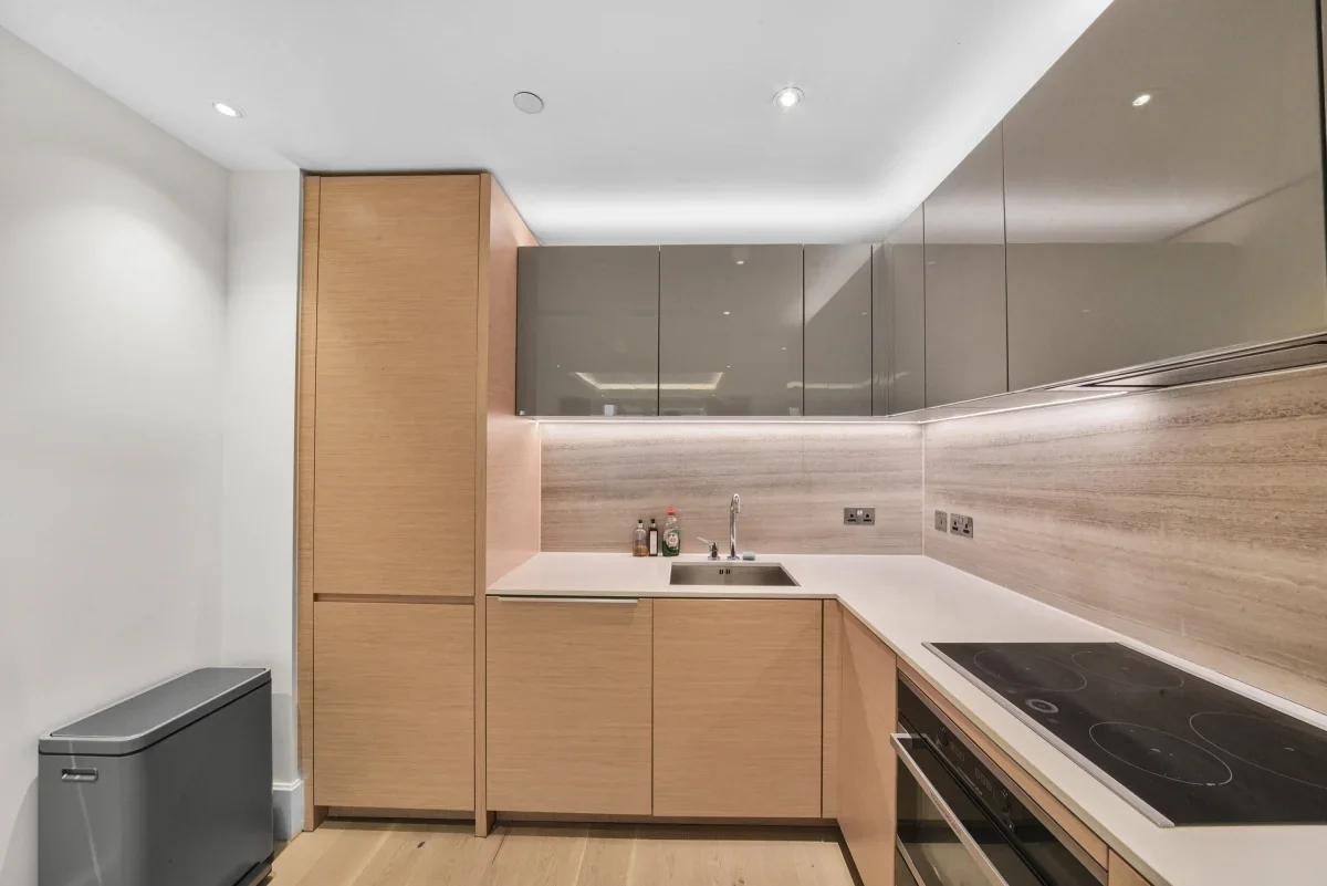 Flat Radnor Terrace in Greater London
