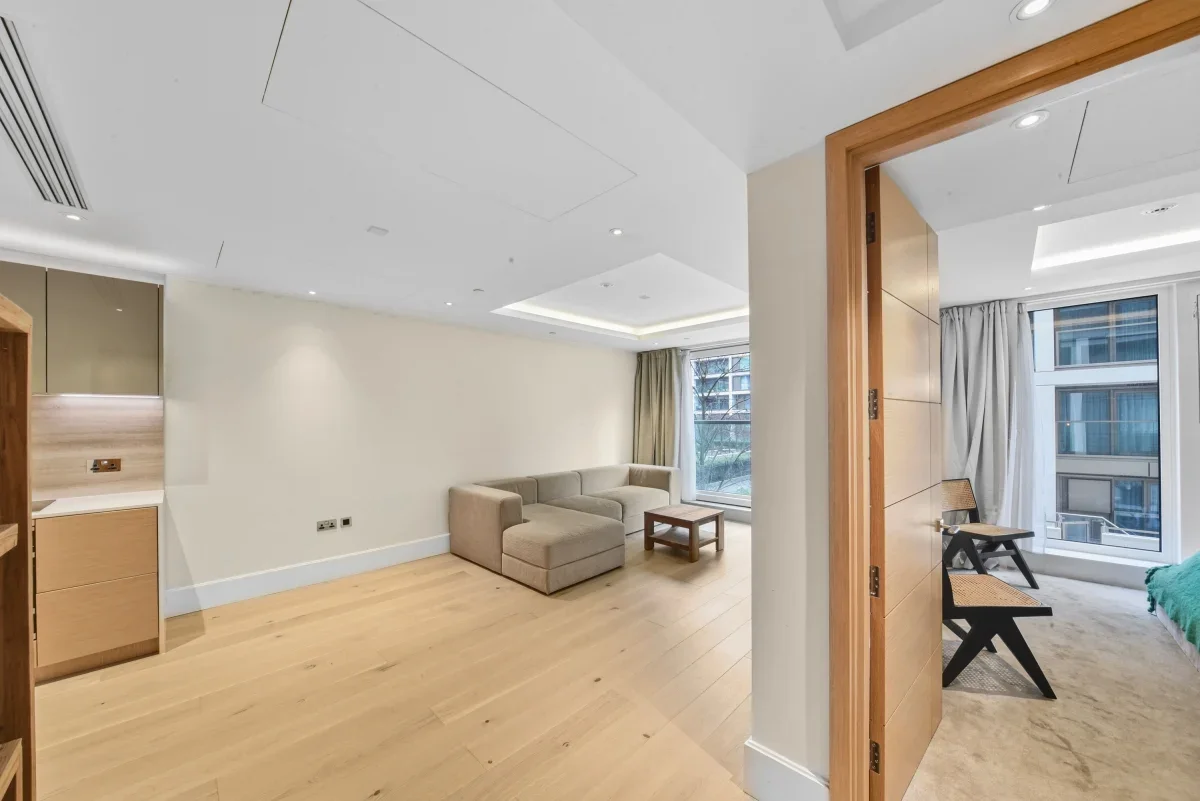 Flat Radnor Terrace in Greater London