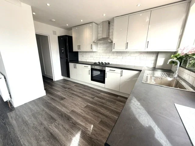 House Kingsley Avenue in Greater London
