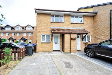 House Ruskin Way in Greater London