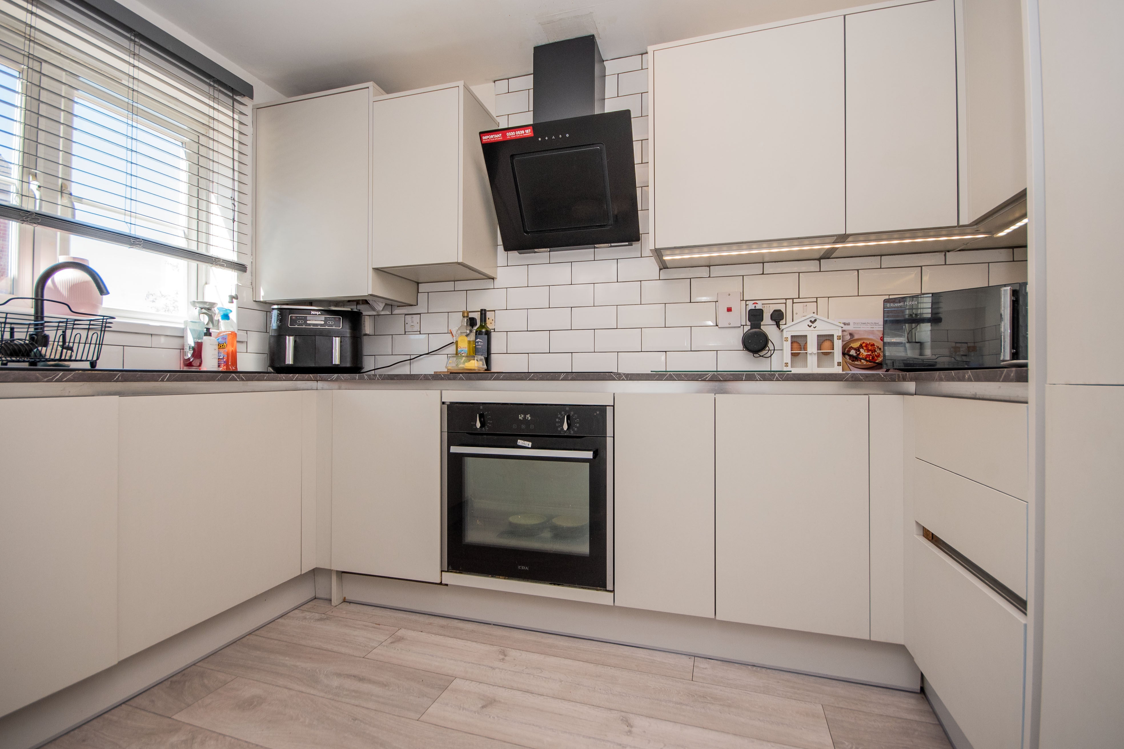 House Bestwood Close in Desborough