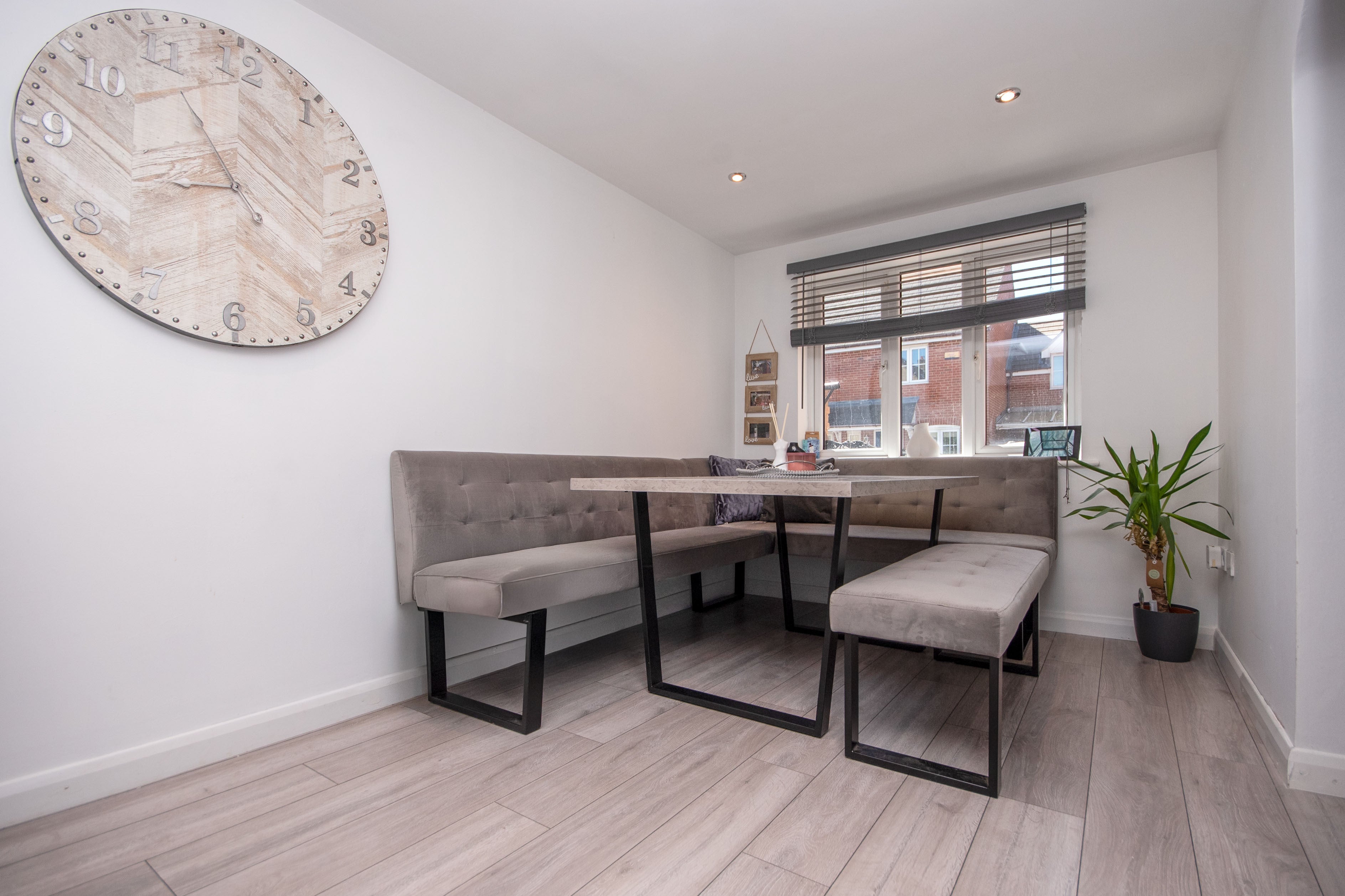House Bestwood Close in Desborough