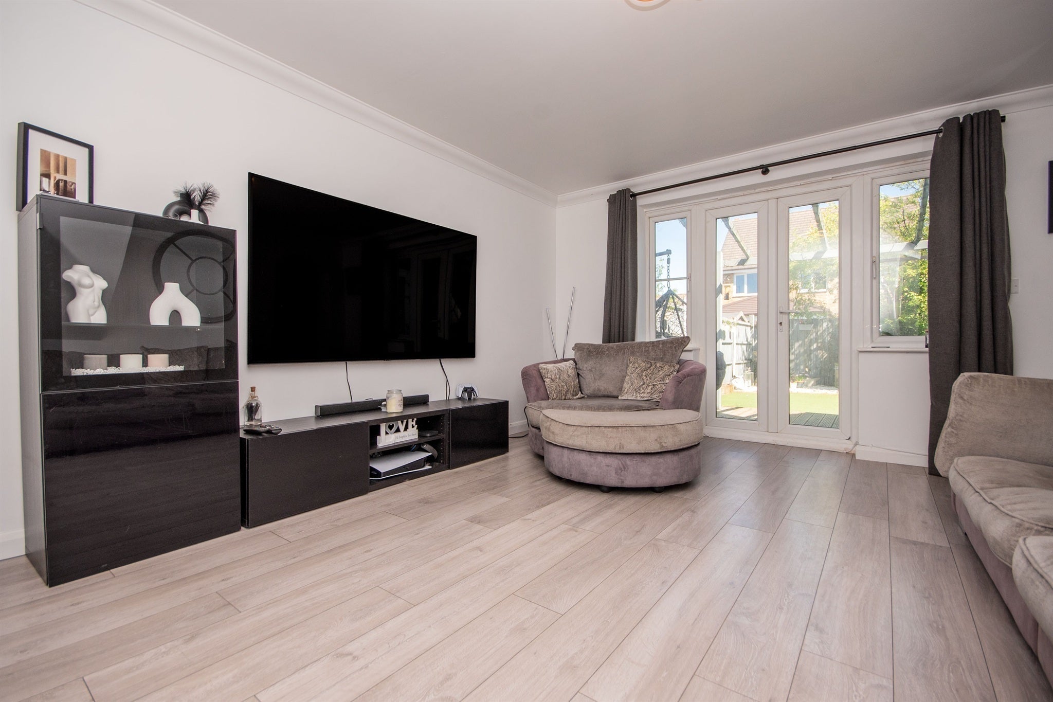 House Bestwood Close in Desborough