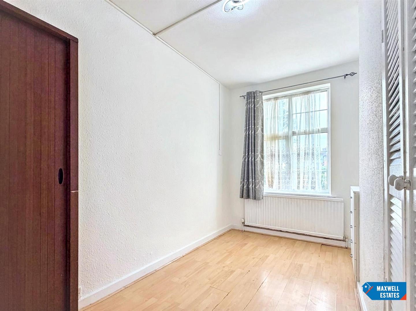 Flat Watling Avenue in Greater London