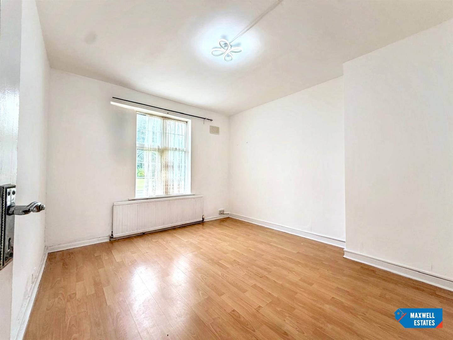 Flat Watling Avenue in Greater London