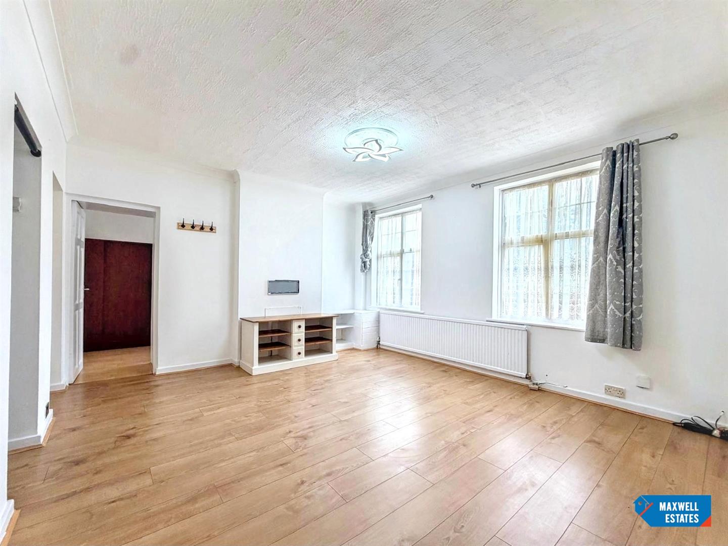 Flat Watling Avenue in Greater London