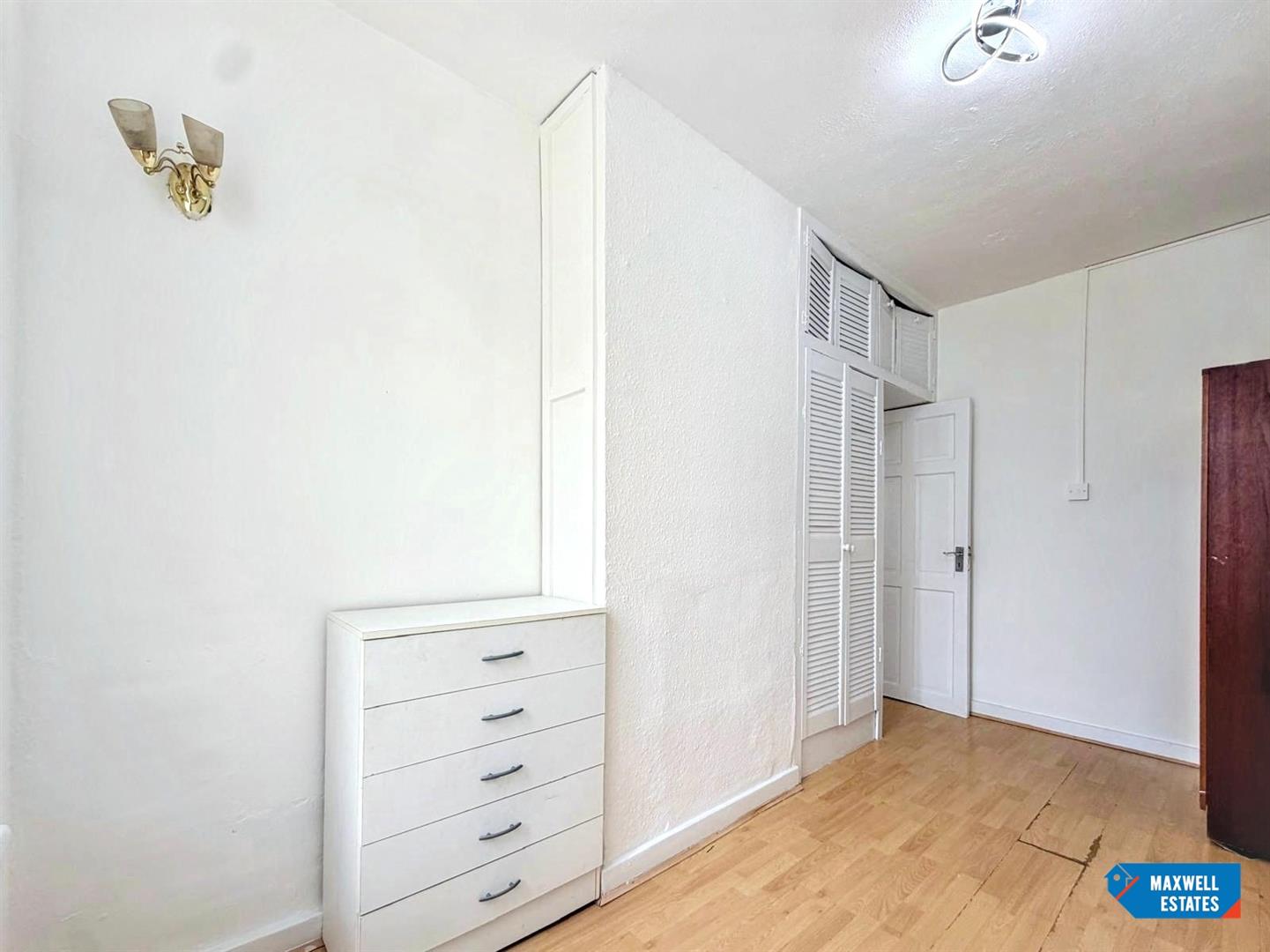 Flat Watling Avenue in Greater London