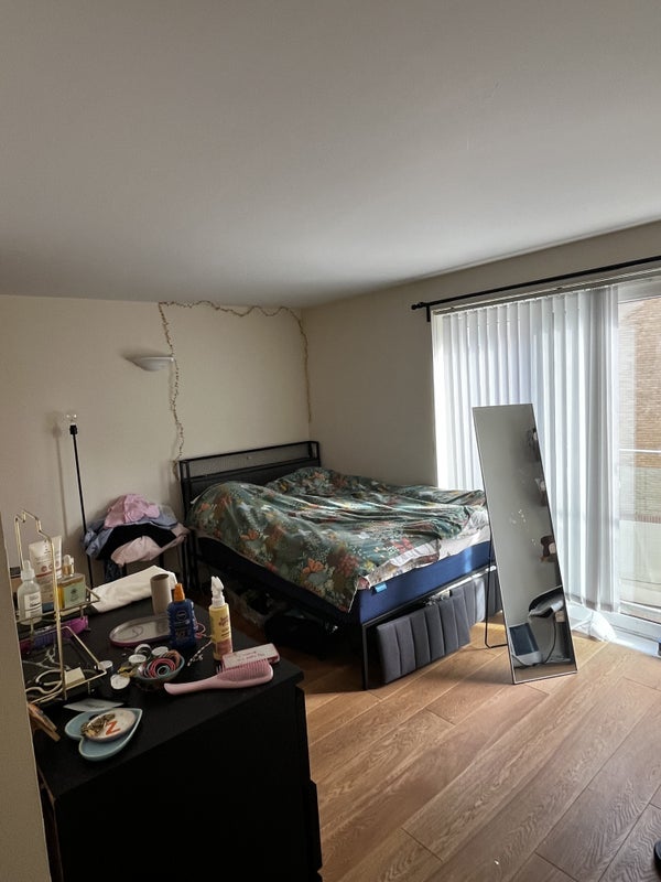 Room Rotherhithe Street in Greater London
