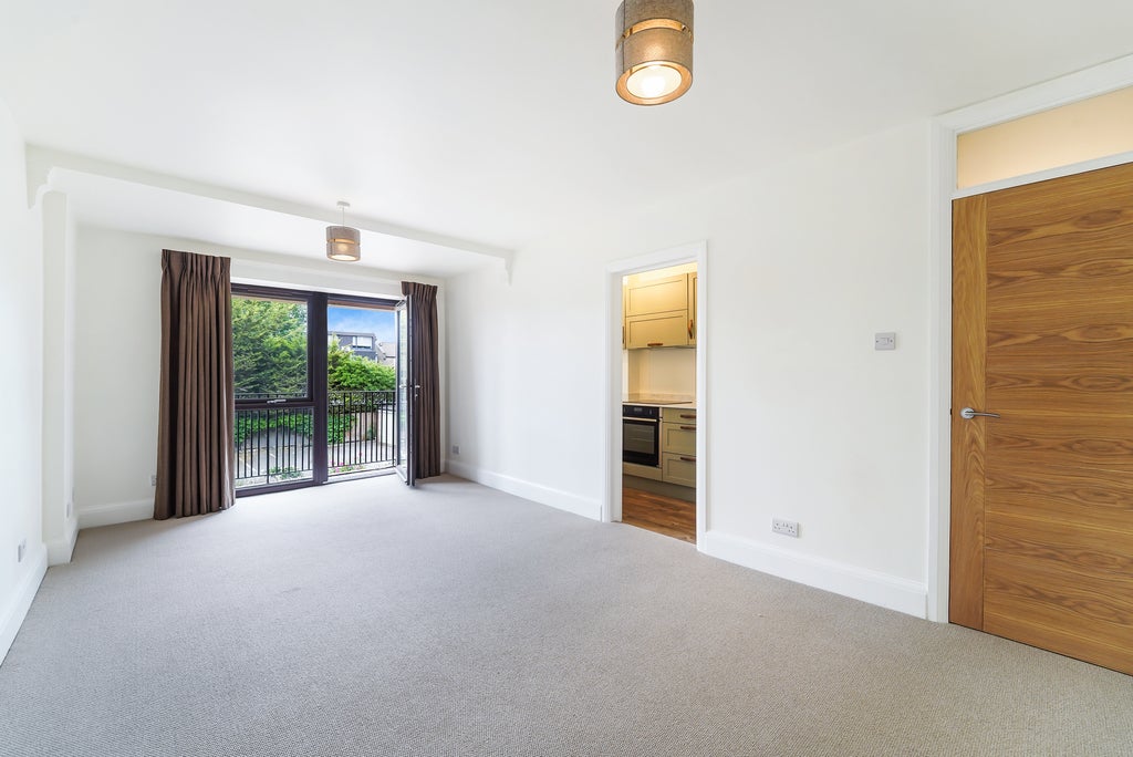 Flat Langham Road in Greater London