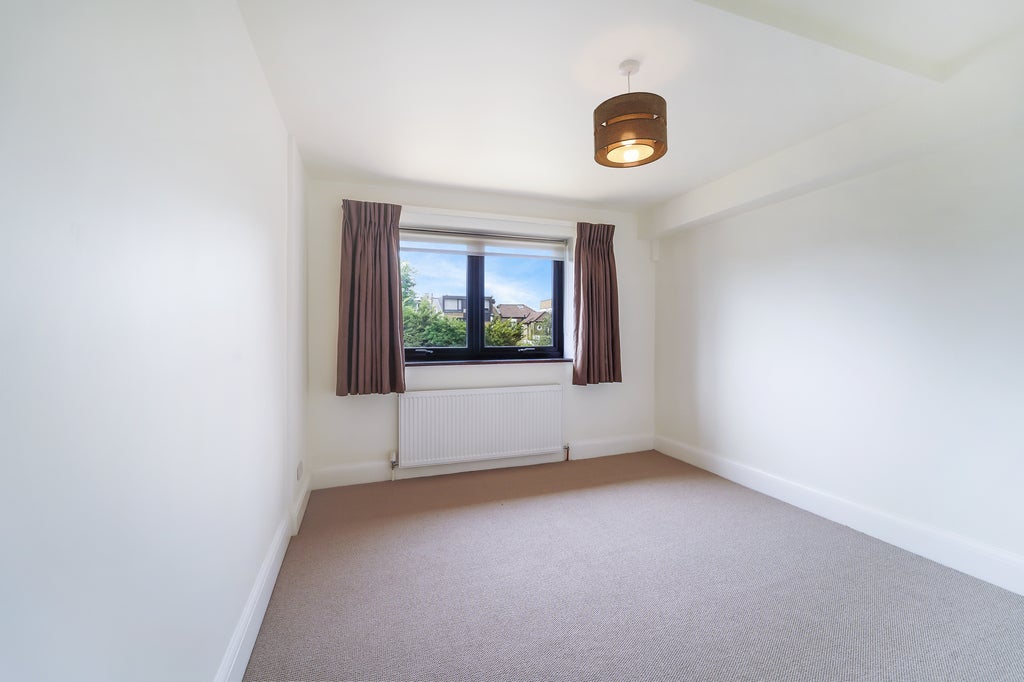 Flat Langham Road in Greater London