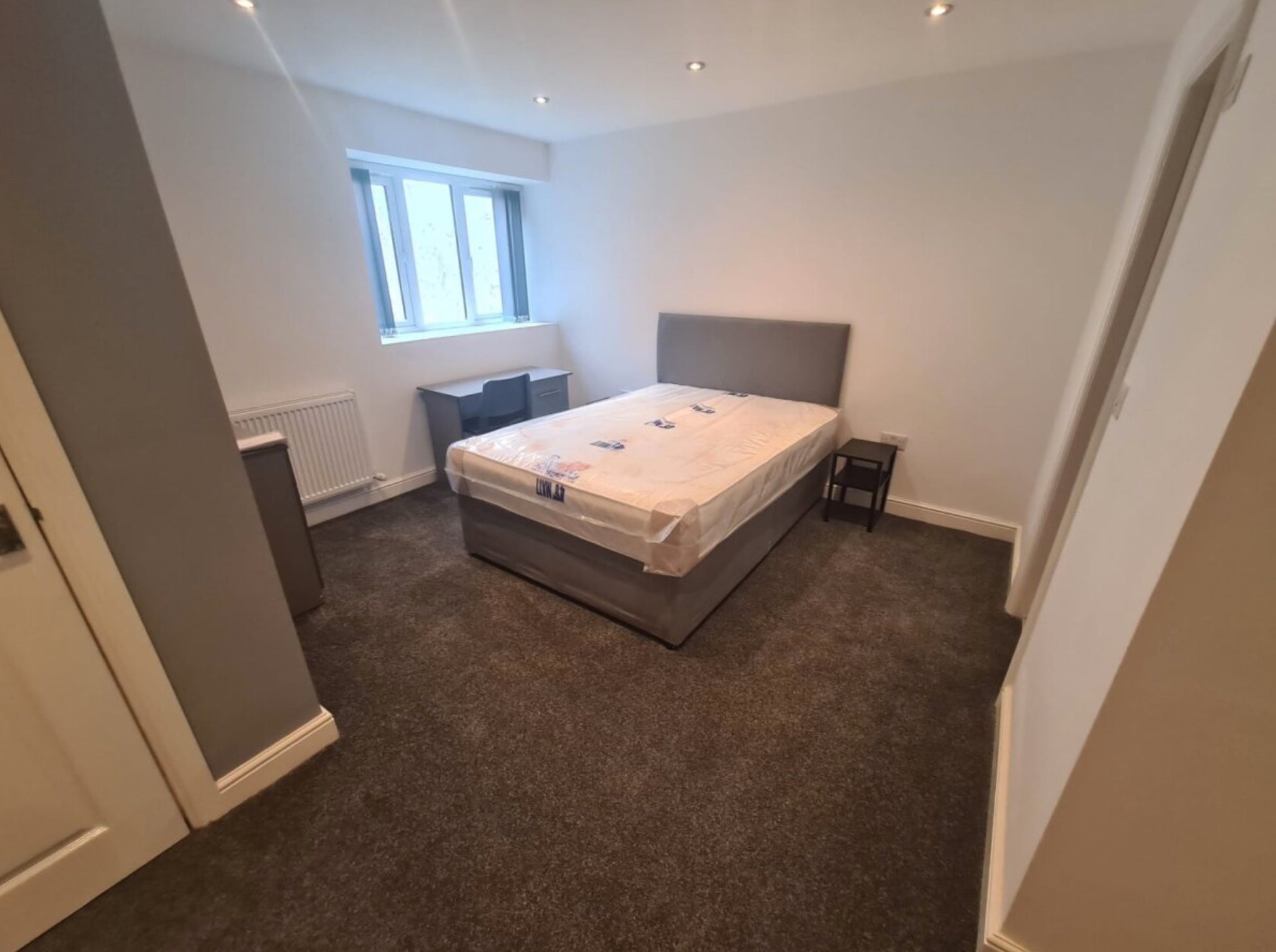 Flat Clarendon Road in Leeds