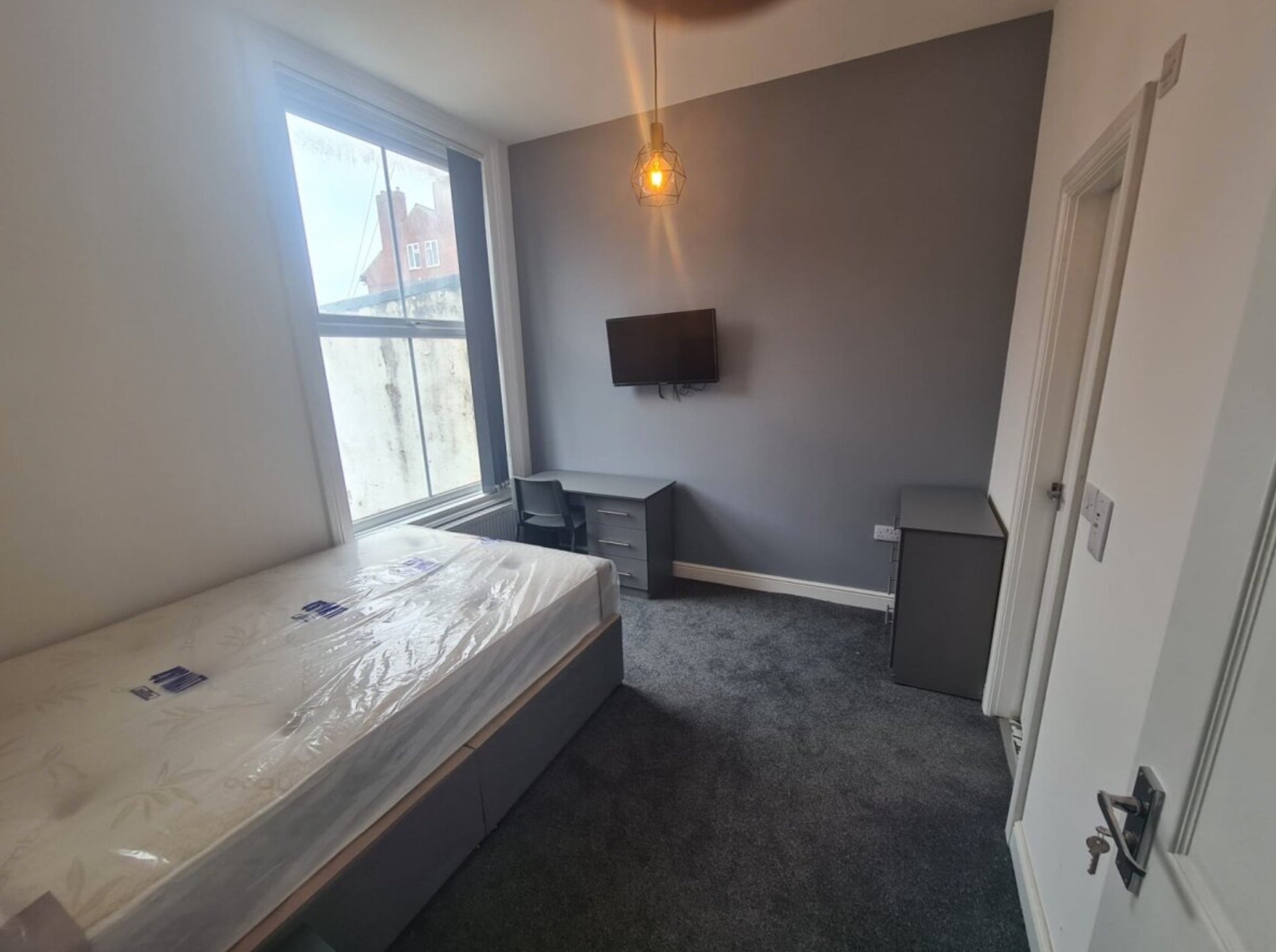 Flat Clarendon Road in Leeds