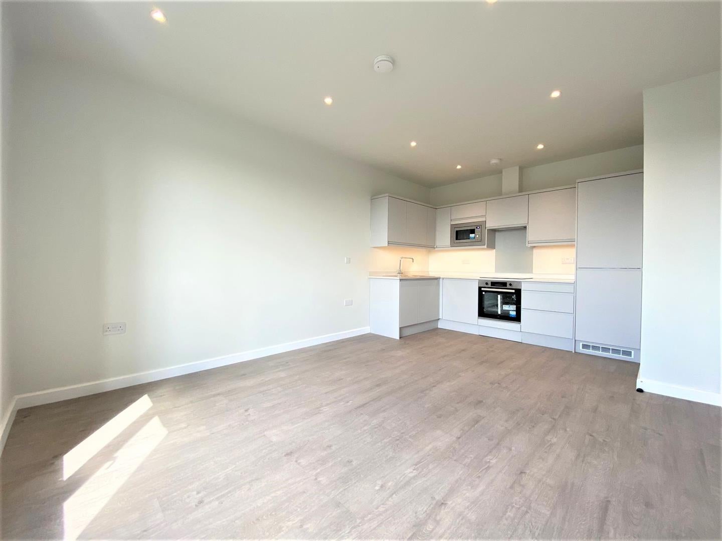 Flat Cowley Road in Greater London