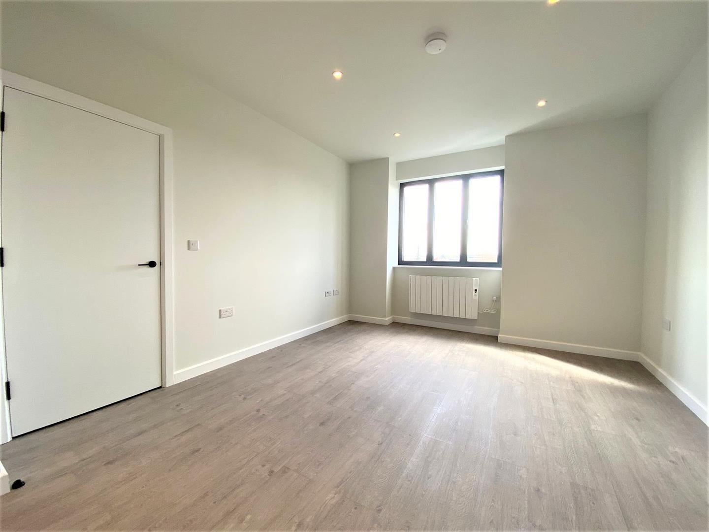 Flat Cowley Road in Greater London