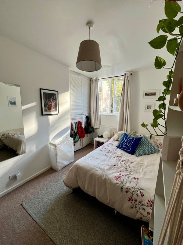 Room Warley Street in Greater London