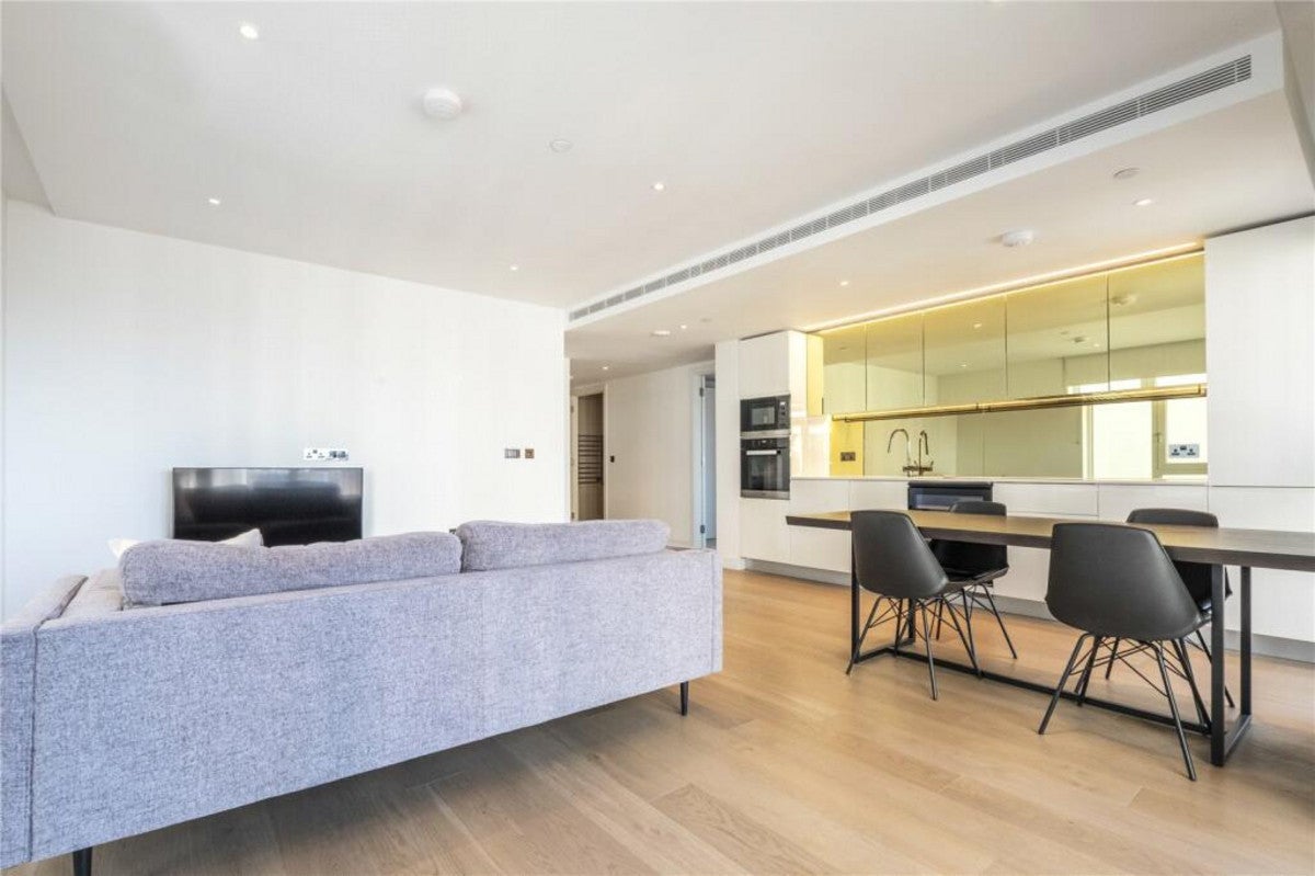 House Silver Road in Greater London