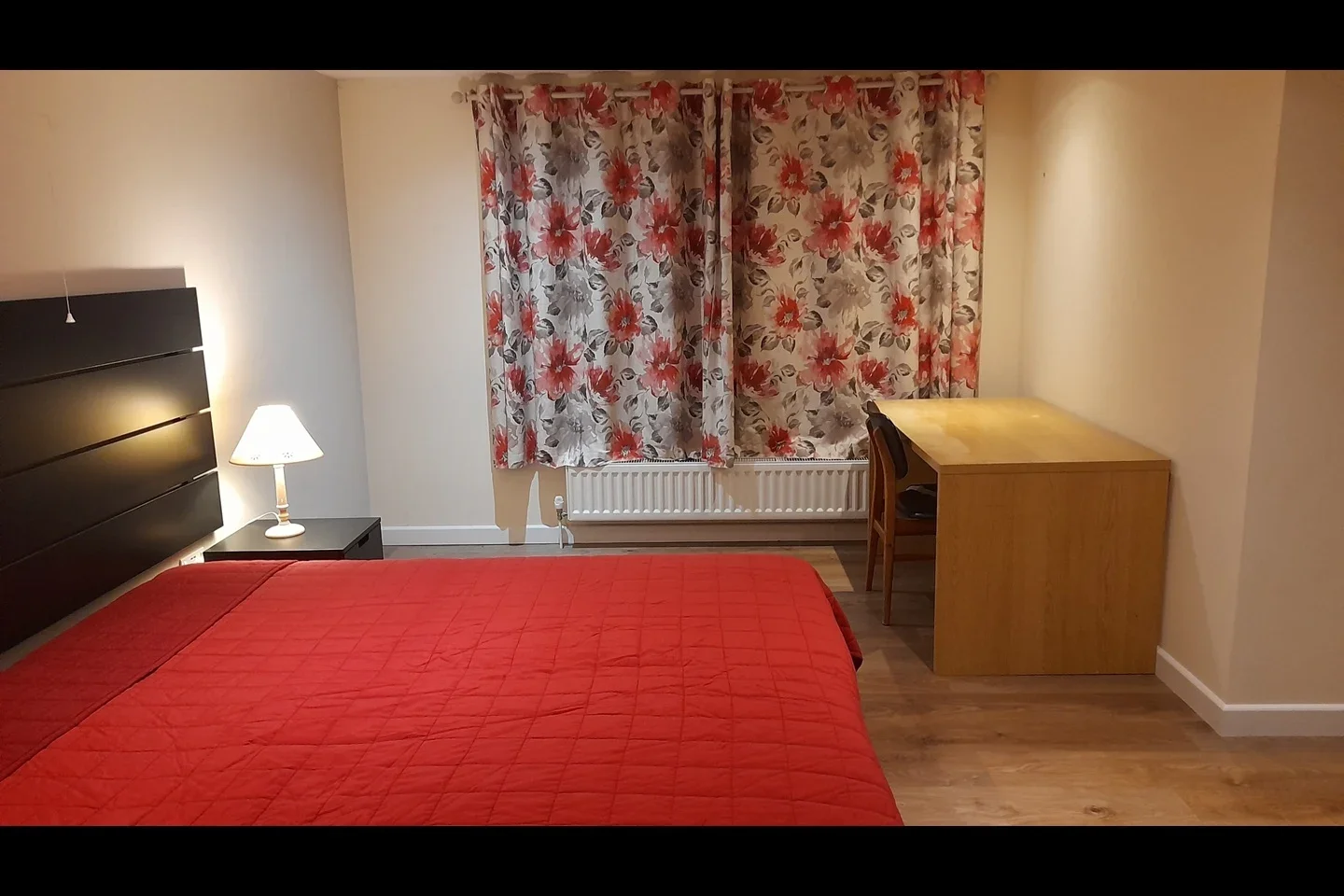 Room Valley Road in Greater London