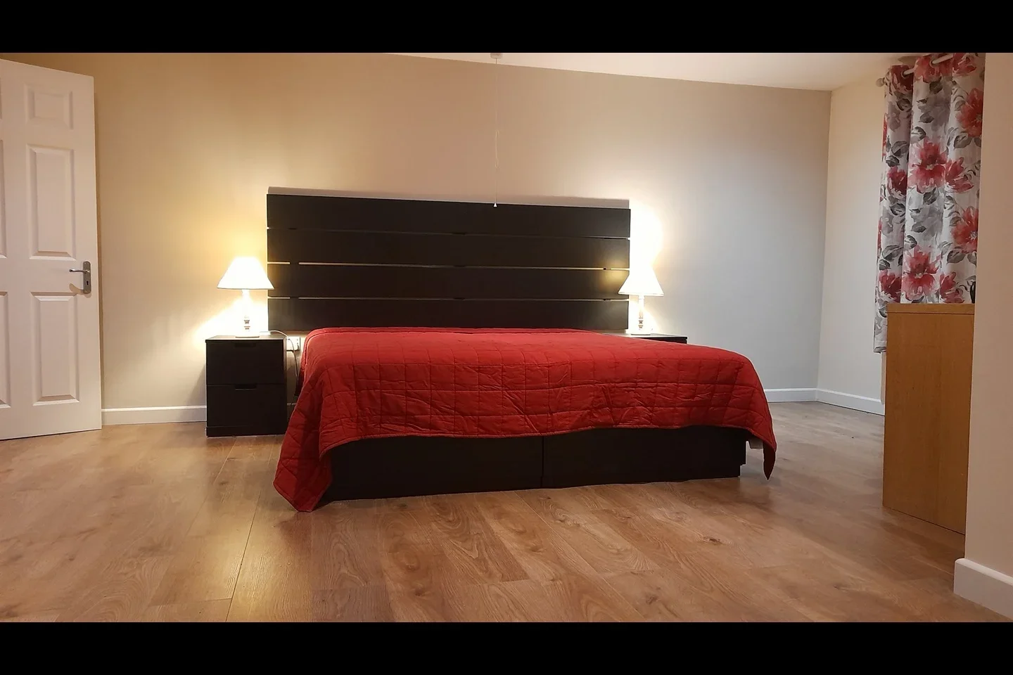 Room Valley Road in Greater London