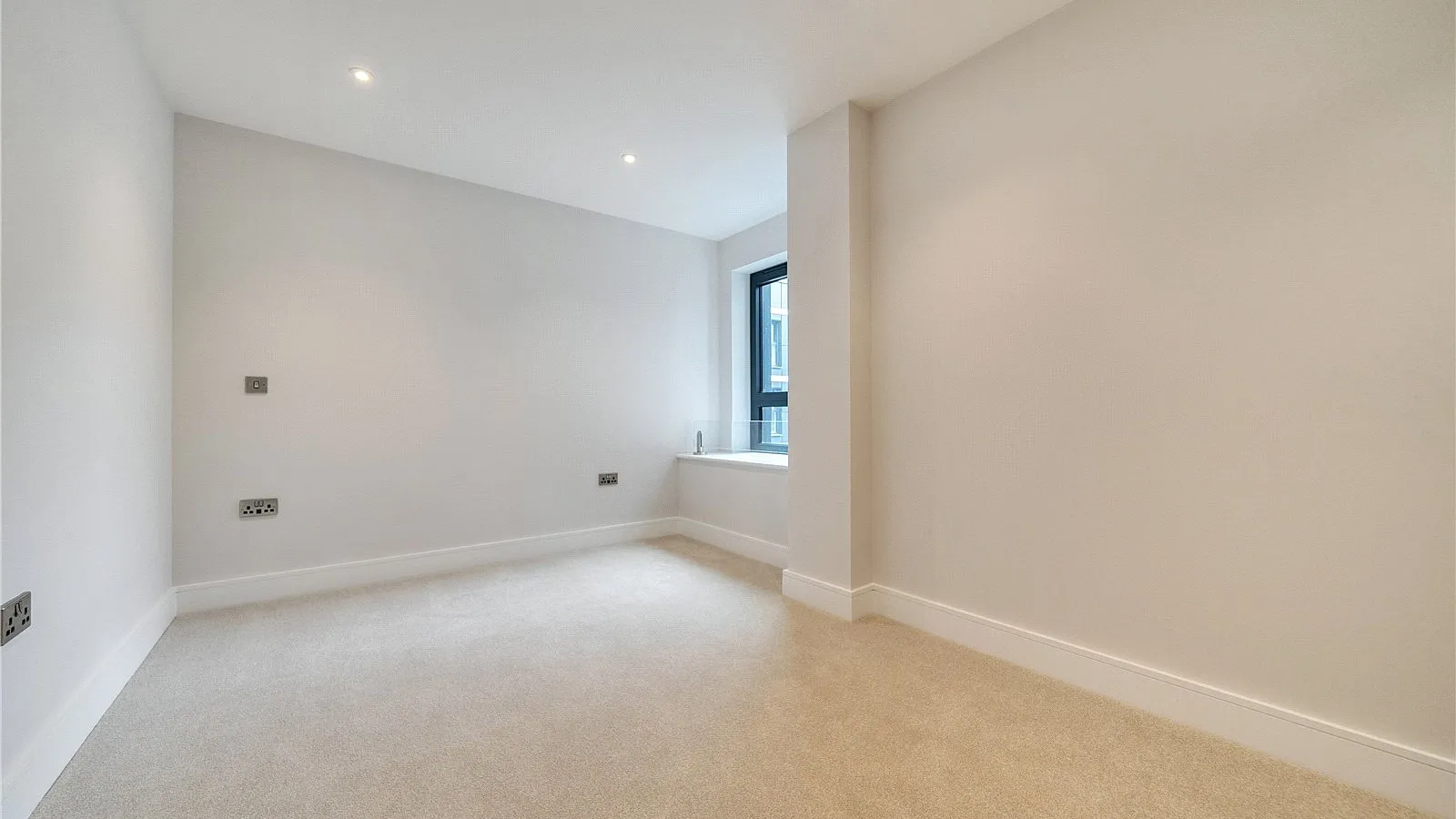 Flat Cockfosters Road in Greater London
