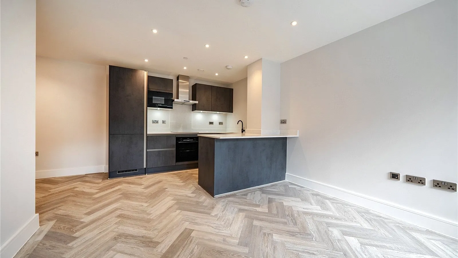 Flat Cockfosters Road in Greater London