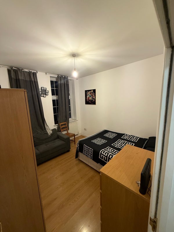 Room Westmoreland Road in Greater London