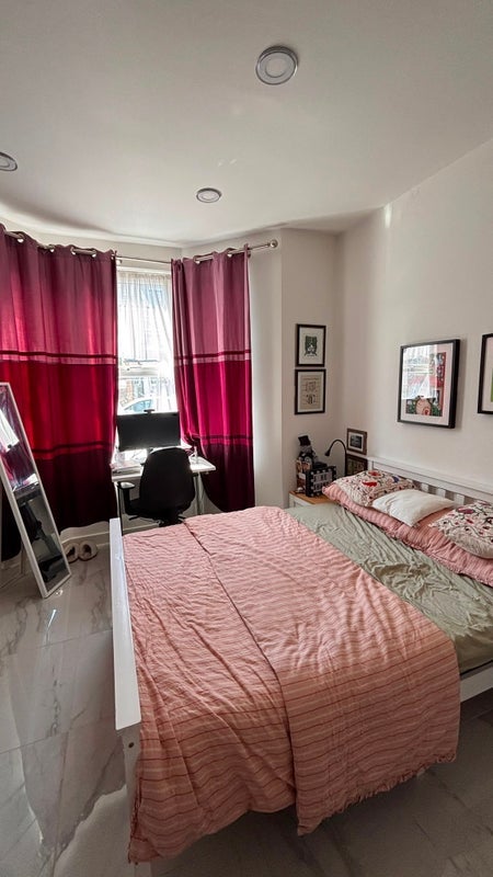 Room Torrens Road in Greater London