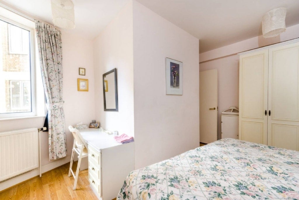 Flat Sloane Avenue in Greater London