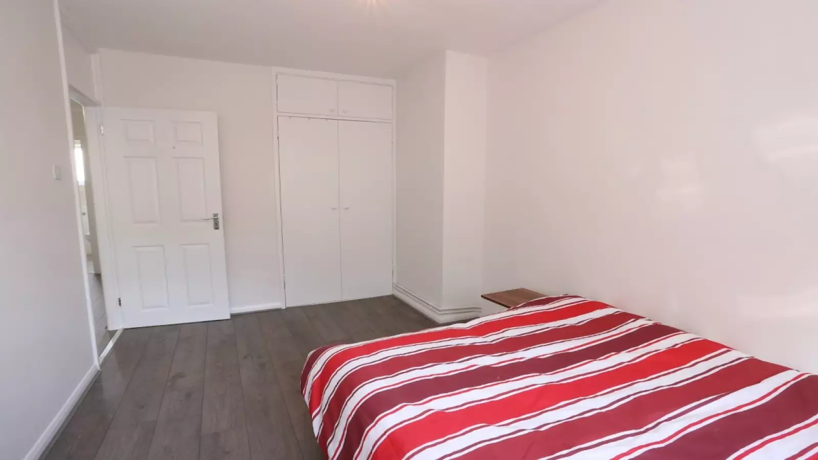Room Kemps Drive in Greater London