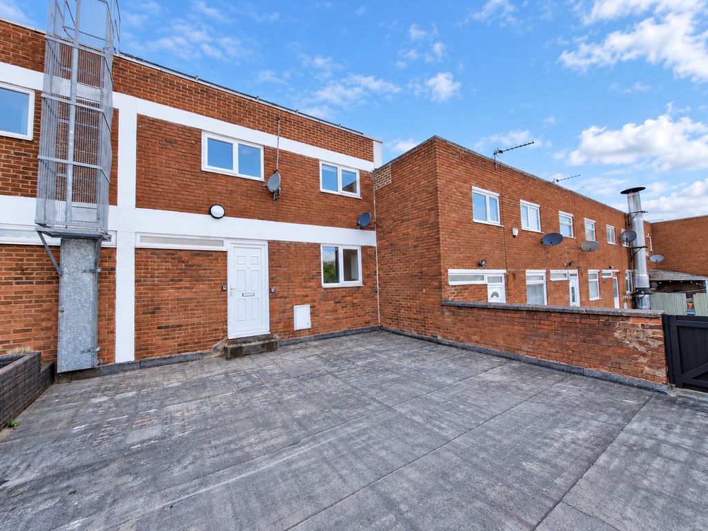 Flat Thornhill Park in Walsall