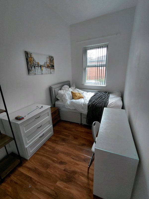 Flat Seymour Road in Manchester