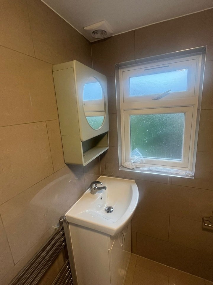 Room Broadwater Road in Greater London