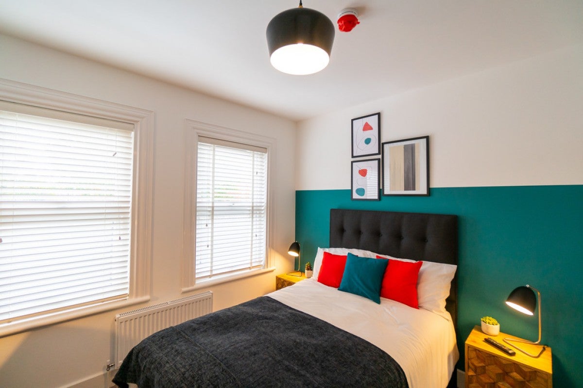Room Wantage Road in Reading