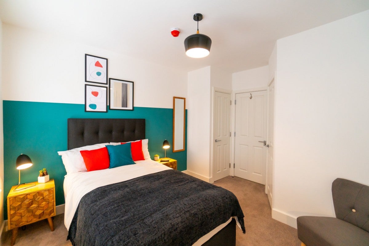 Room Wantage Road in Reading