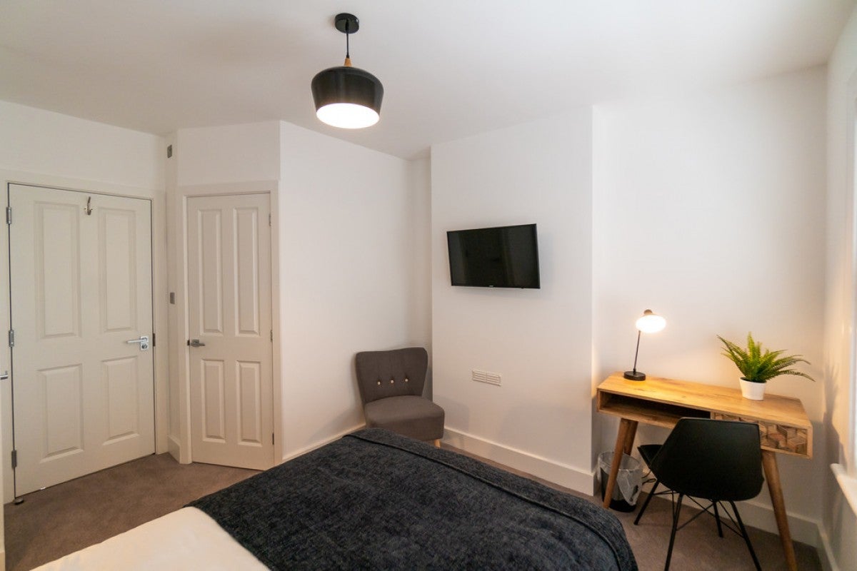 Room Wantage Road in Reading